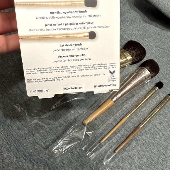 NWOB Set of 4 Tarte Makeup Brushes - Picture 4 of 5